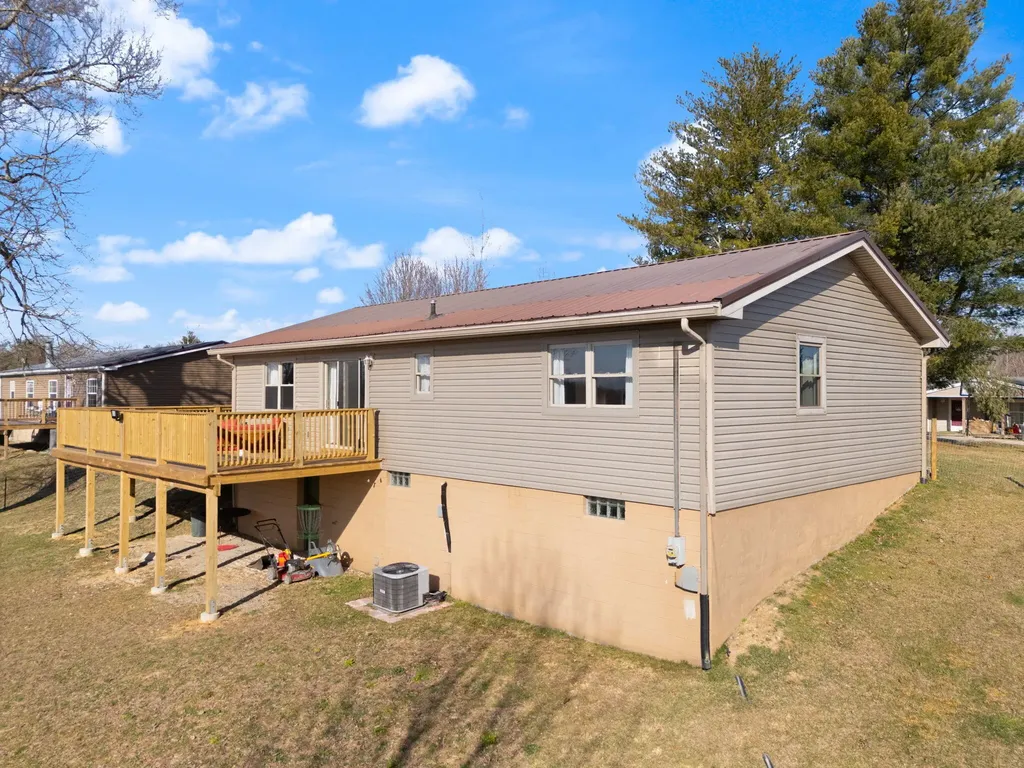 440 E Spencer Road Campton KY 41301