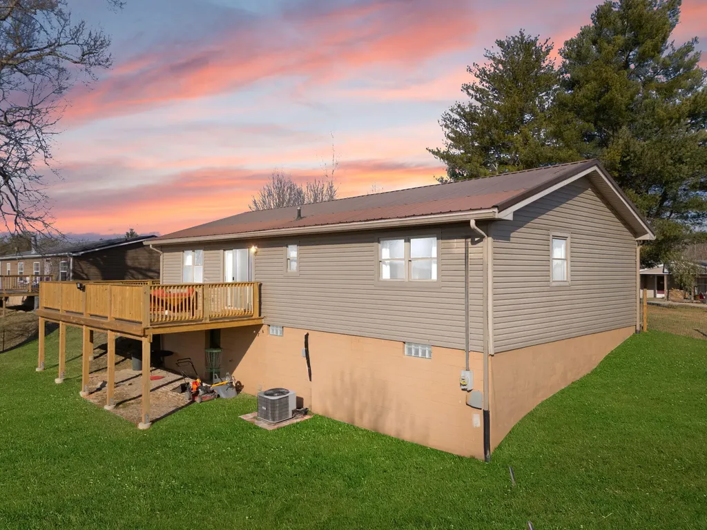 440 E Spencer Road Campton KY 41301