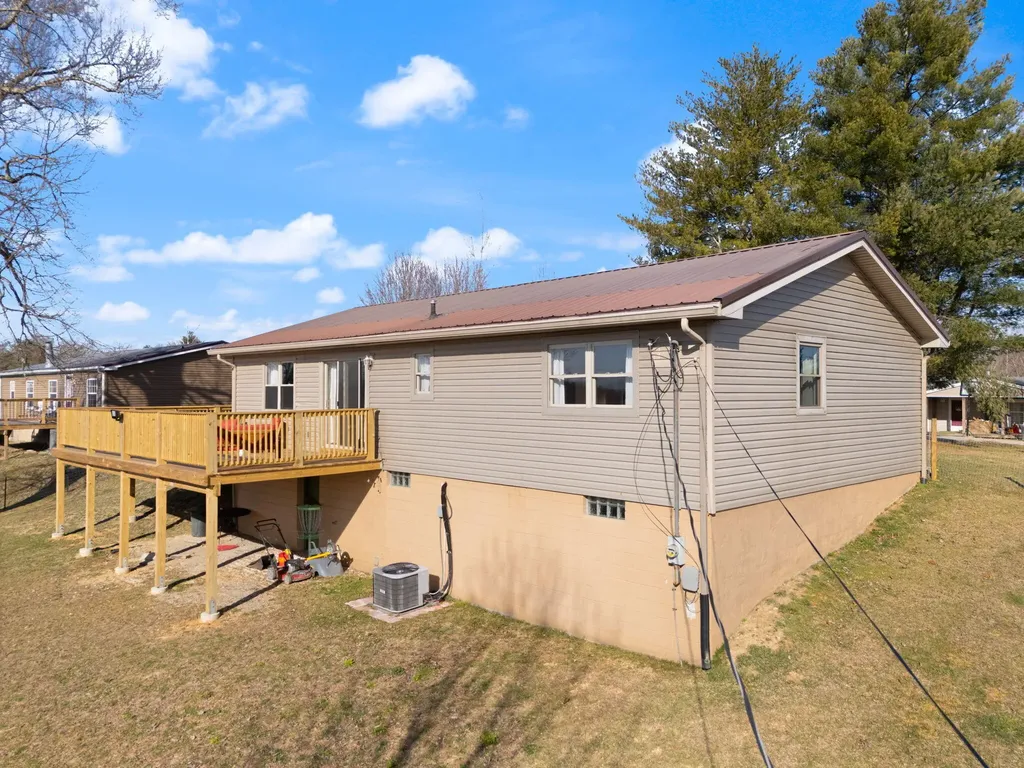 440 E Spencer Road Campton KY 41301