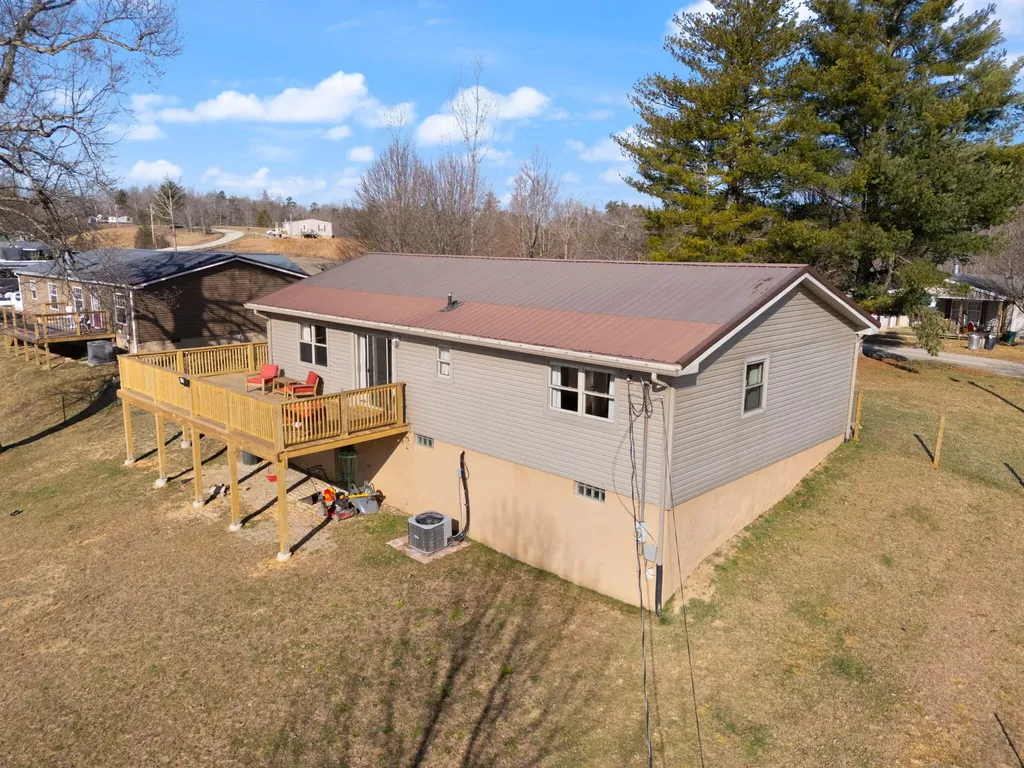 440 E Spencer Road Campton KY 41301