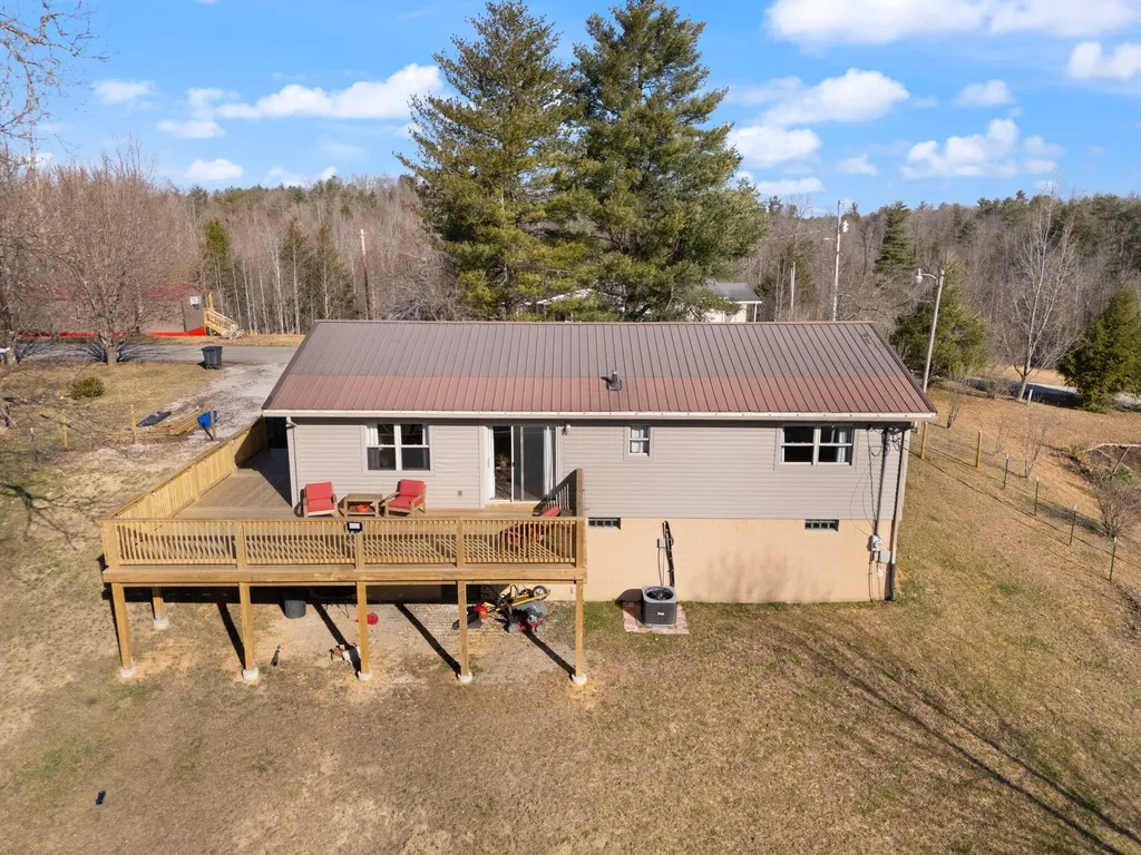 440 E Spencer Road Campton KY 41301