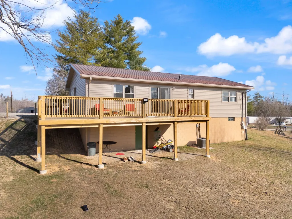 440 E Spencer Road Campton KY 41301