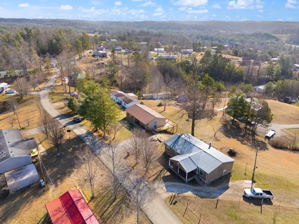 440 E Spencer Road Campton KY 41301
