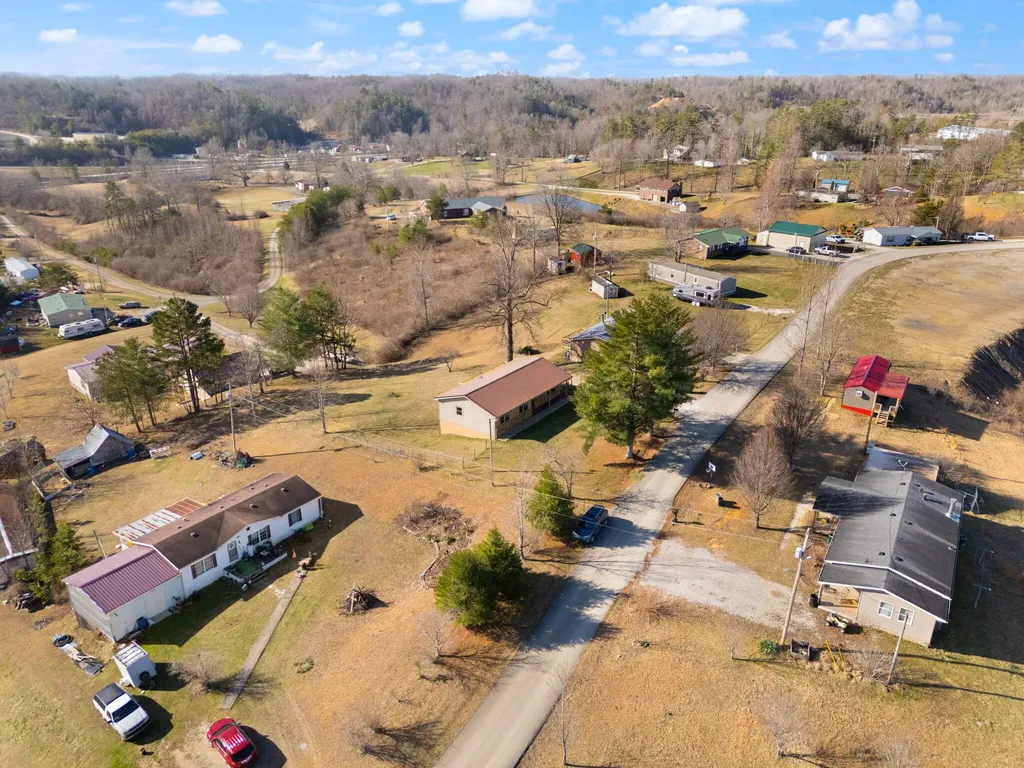 440 E Spencer Road Campton KY 41301