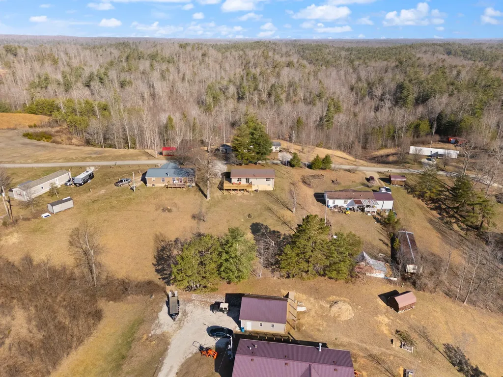 440 E Spencer Road Campton KY 41301
