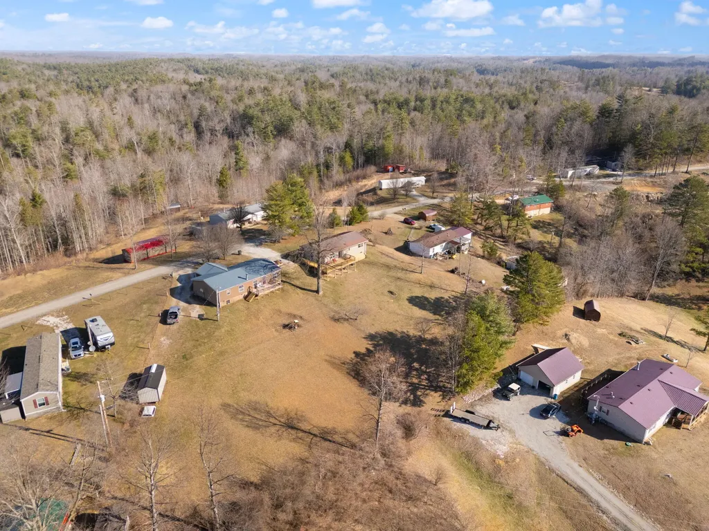 440 E Spencer Road Campton KY 41301