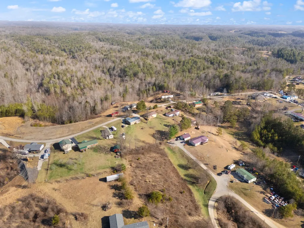 440 E Spencer Road Campton KY 41301