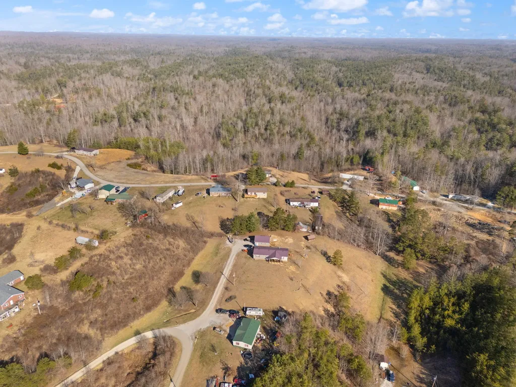 440 E Spencer Road Campton KY 41301