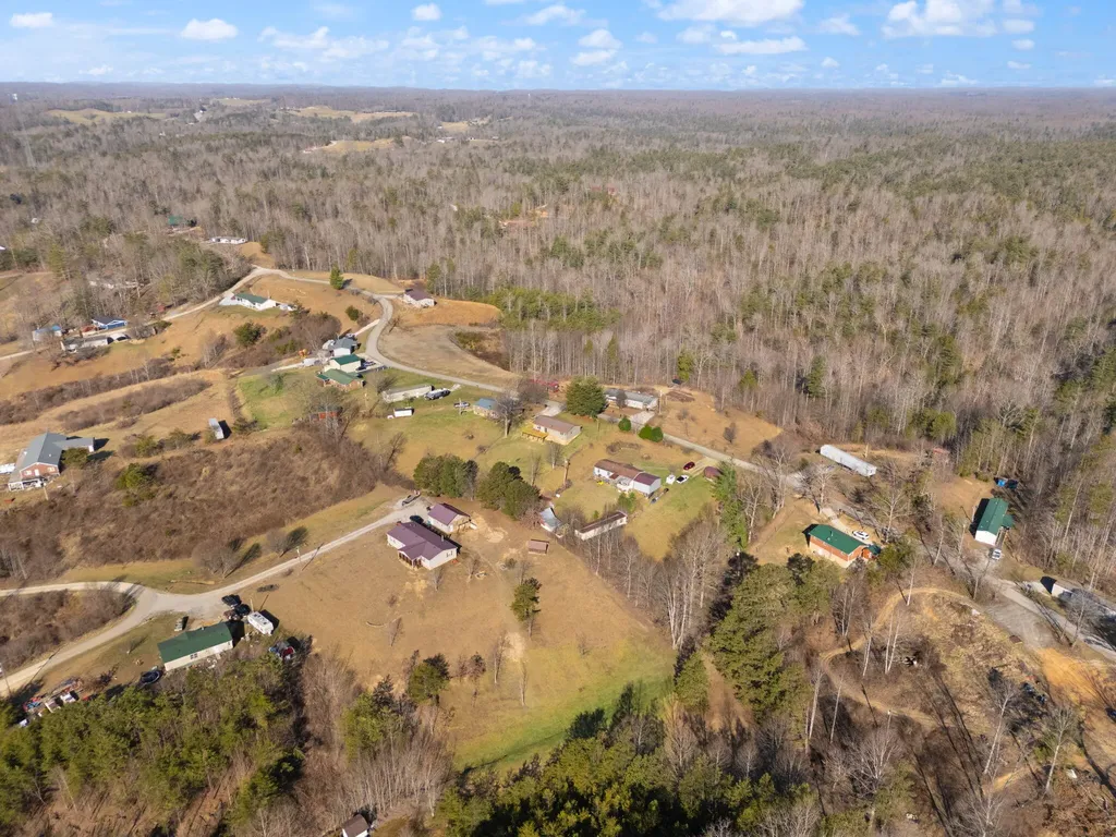 440 E Spencer Road Campton KY 41301
