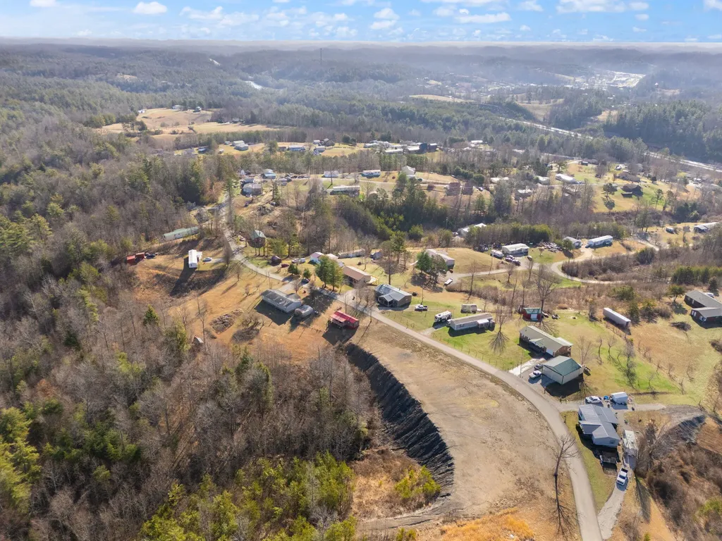 440 E Spencer Road Campton KY 41301