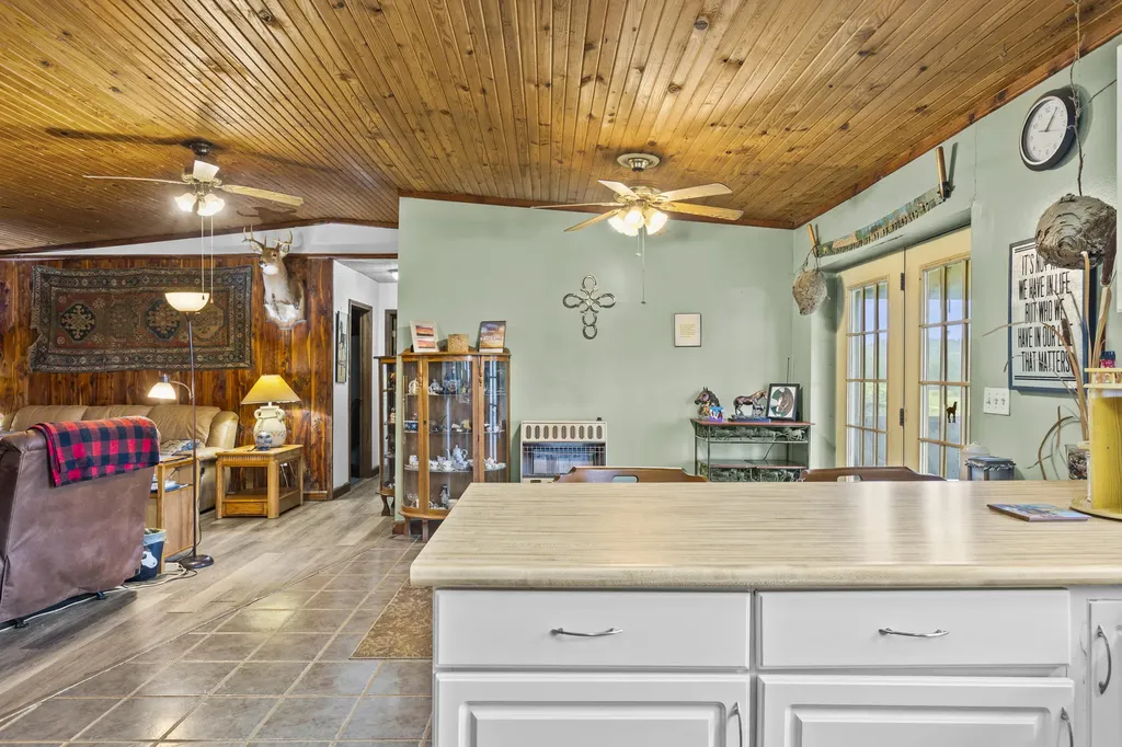 5119 Shoemaker Ridge Zoe KY 41397