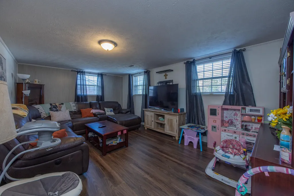 128 Cherokee Drive Winchester KY 40391