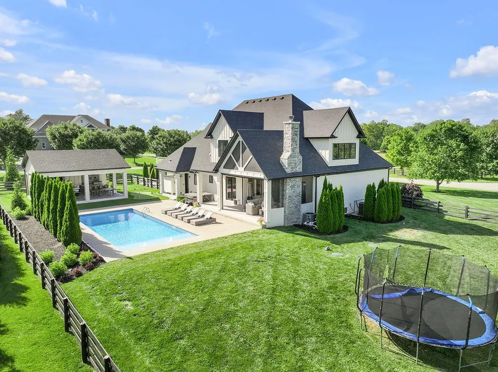 127 Meadow Ridge Drive Nicholasville KY 40356