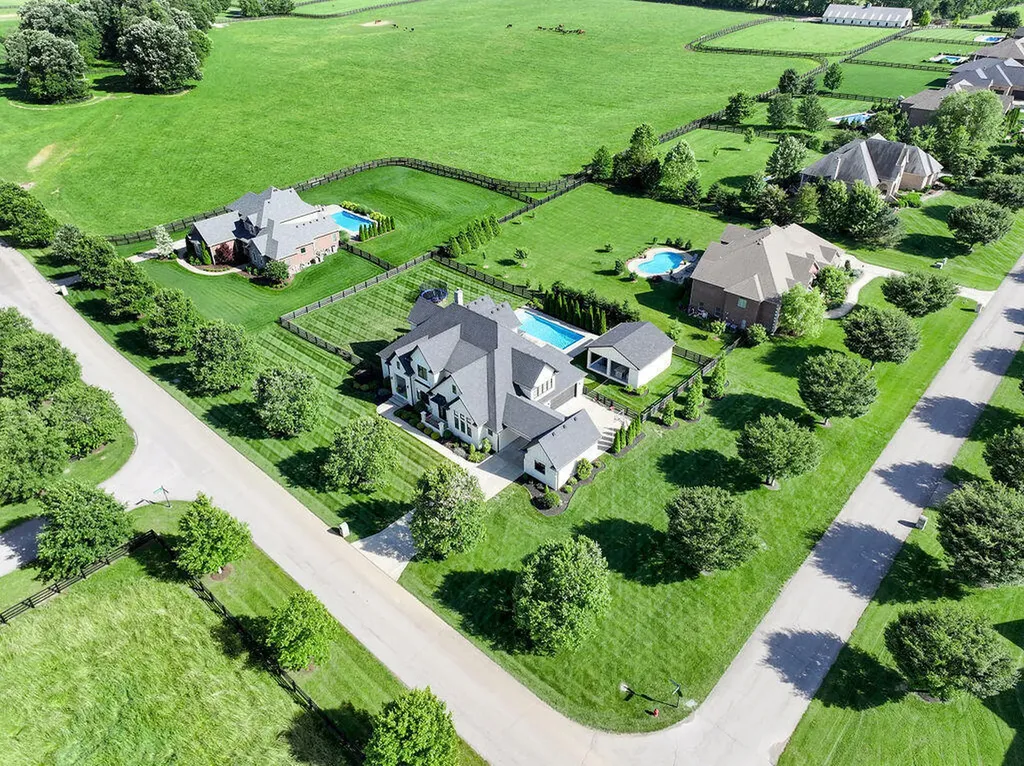 127 Meadow Ridge Drive Nicholasville KY 40356