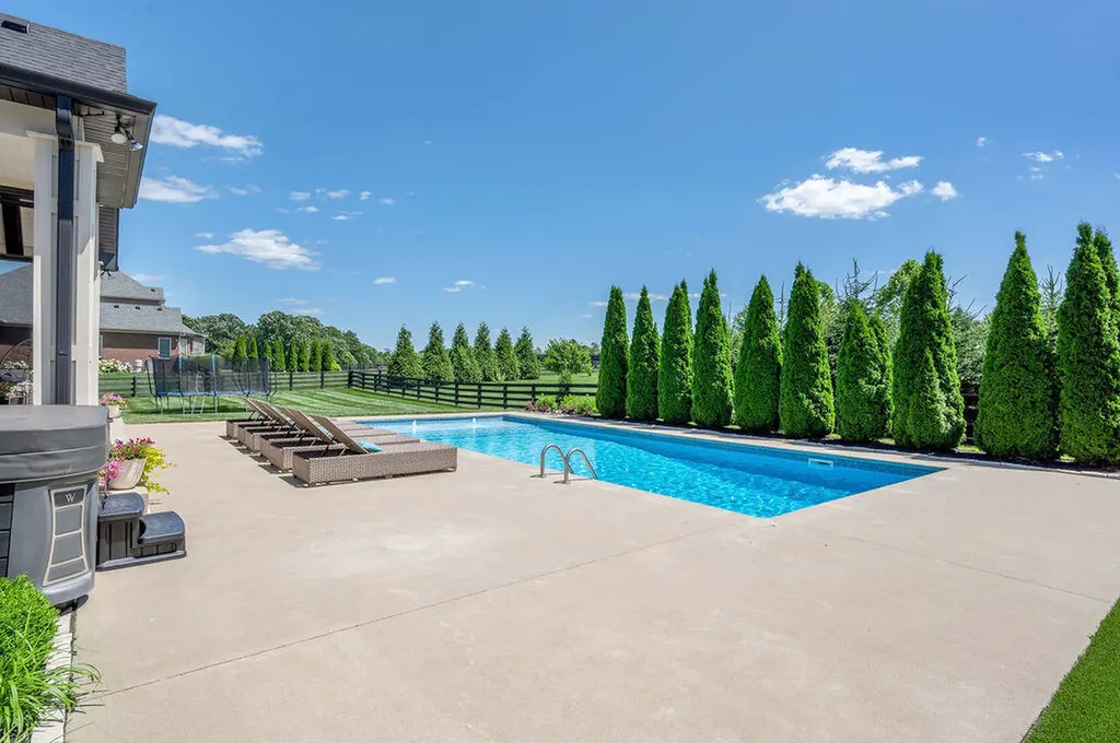 127 Meadow Ridge Drive Nicholasville KY 40356
