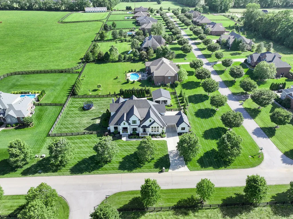 127 Meadow Ridge Drive Nicholasville KY 40356
