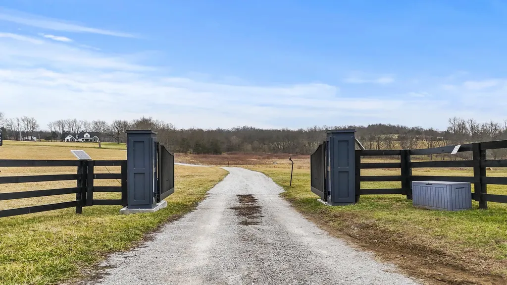 1346 Mundys Landing Road Versailles KY 40383
