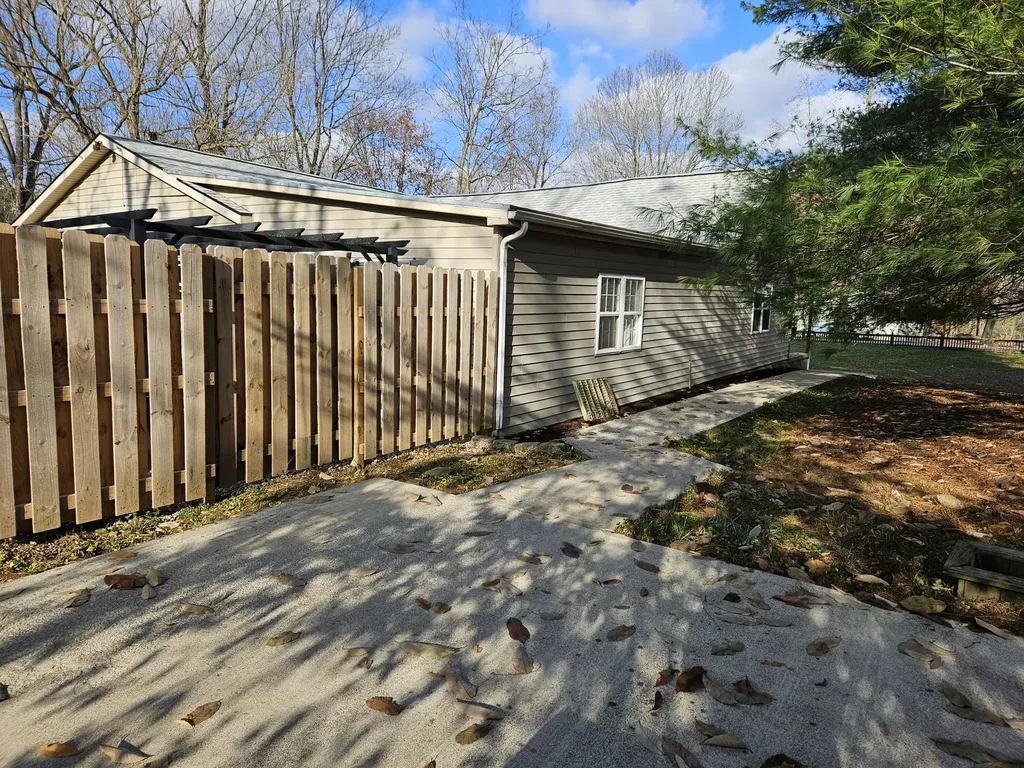 182 Sunrise Shores Harrodsburg KY 40330