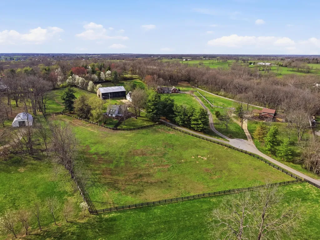 235 Lakewood Nicholasville KY 40356