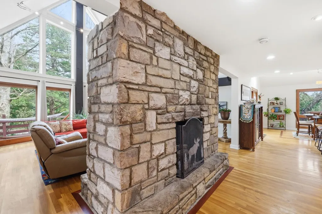 235 Lakewood Nicholasville KY 40356