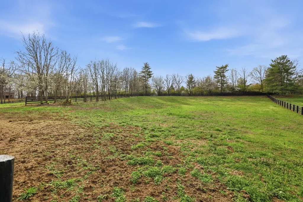 235 Lakewood Nicholasville KY 40356