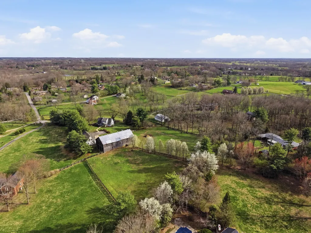 235 Lakewood Nicholasville KY 40356