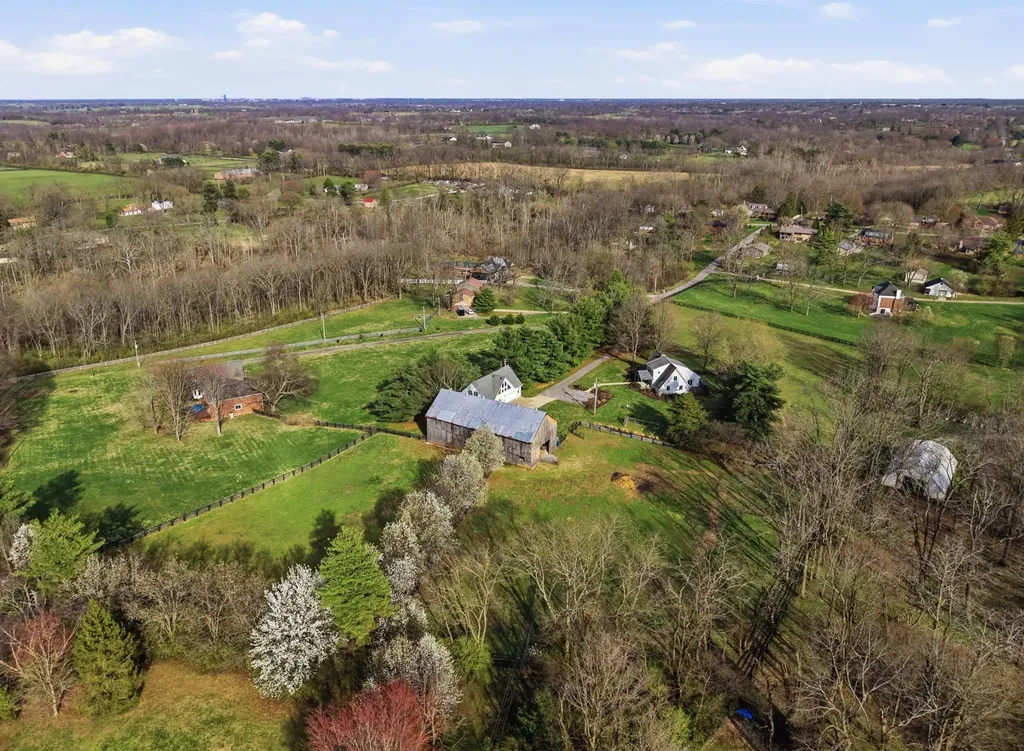 235 Lakewood Nicholasville KY 40356