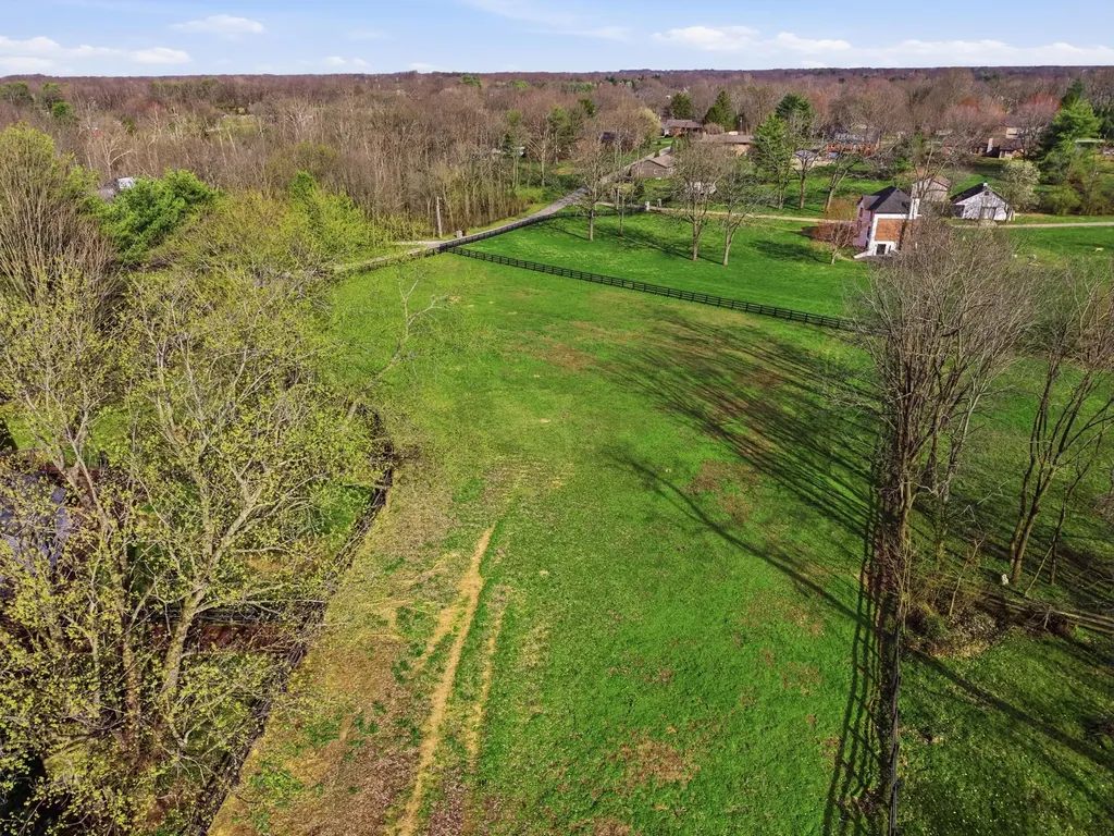 235 Lakewood Nicholasville KY 40356