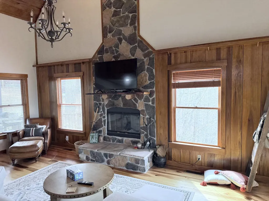 176 The Village Drive Nancy KY 42544