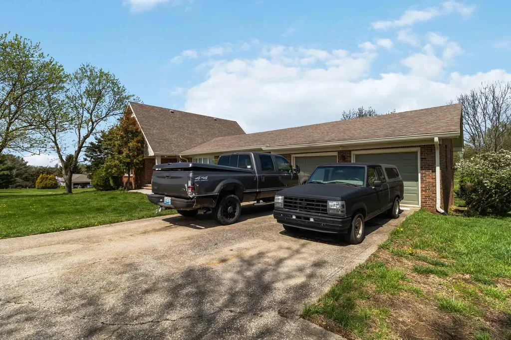 3425 Ironworks Road Georgetown KY 40324