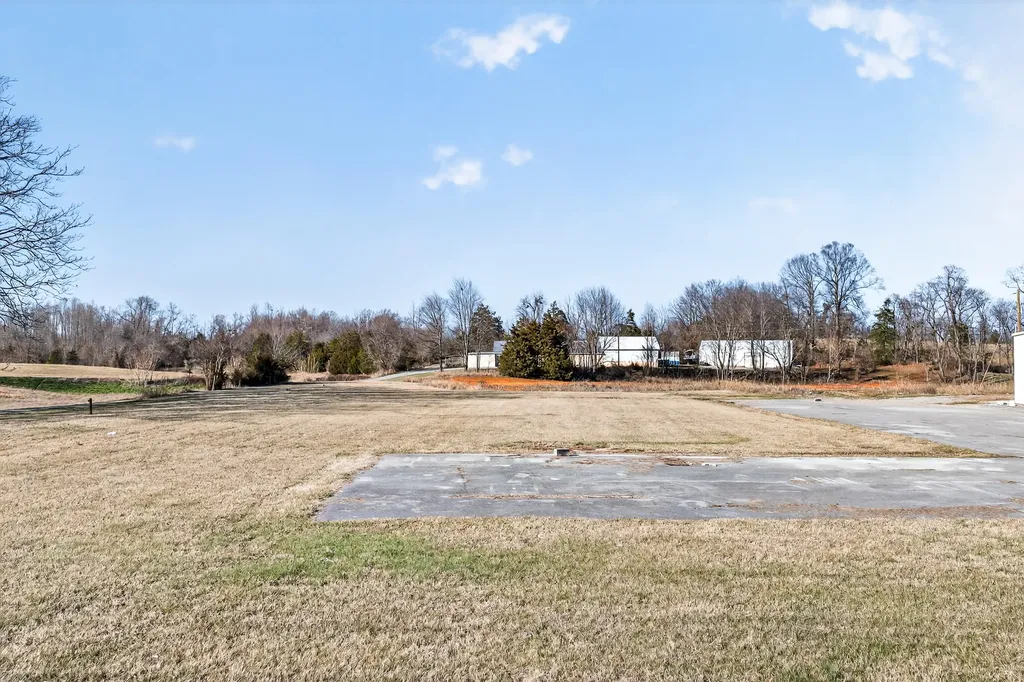 186 Kentucky 90 Albany KY 42602
