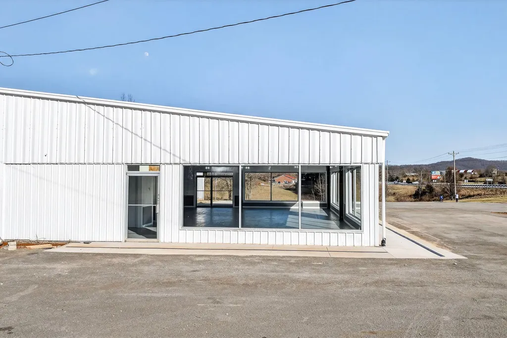 186 Kentucky 90 Albany KY 42602