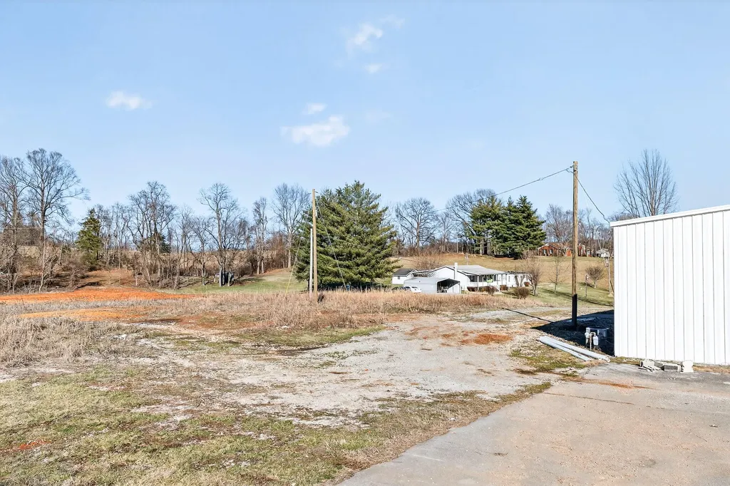 186 Kentucky 90 Albany KY 42602