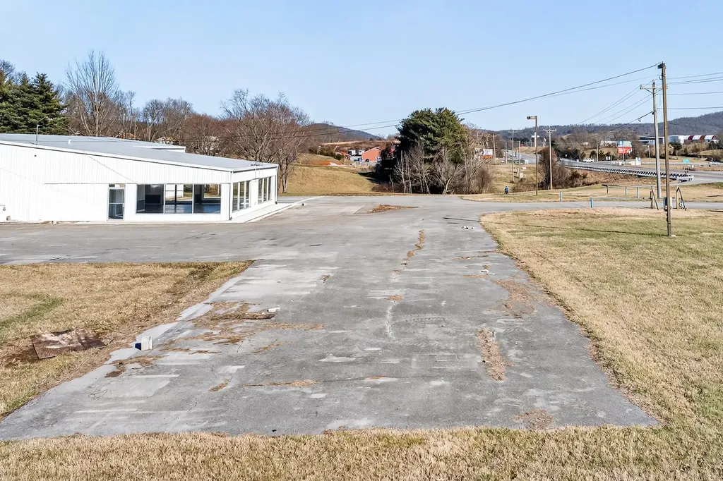 186 Kentucky 90 Albany KY 42602