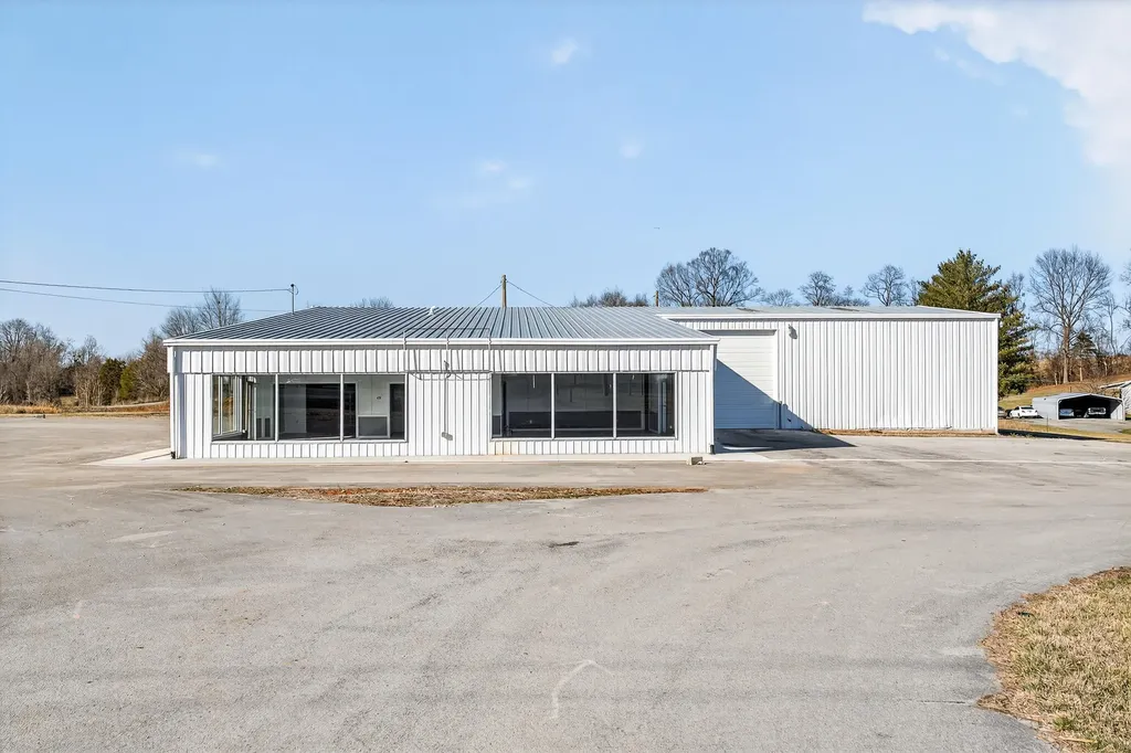 186 Kentucky 90 Albany KY 42602