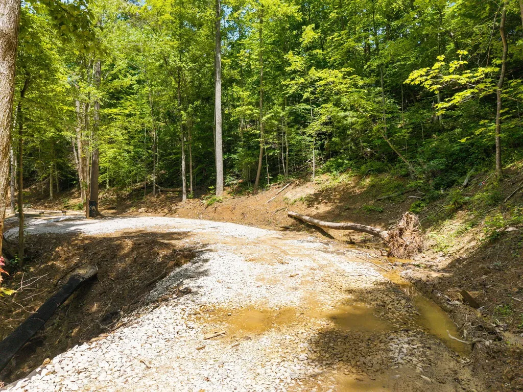 131 High Ridge Road Campton KY 41301