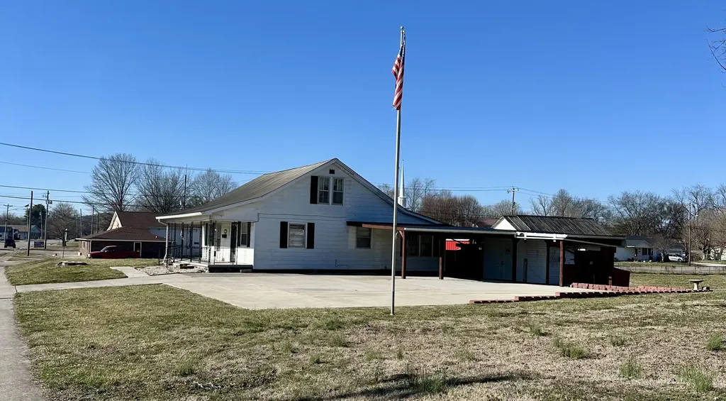 556 W Columbia Avenue Monticello KY 42633