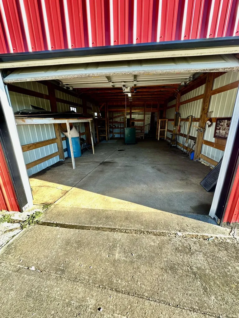 556 W Columbia Avenue Monticello KY 42633