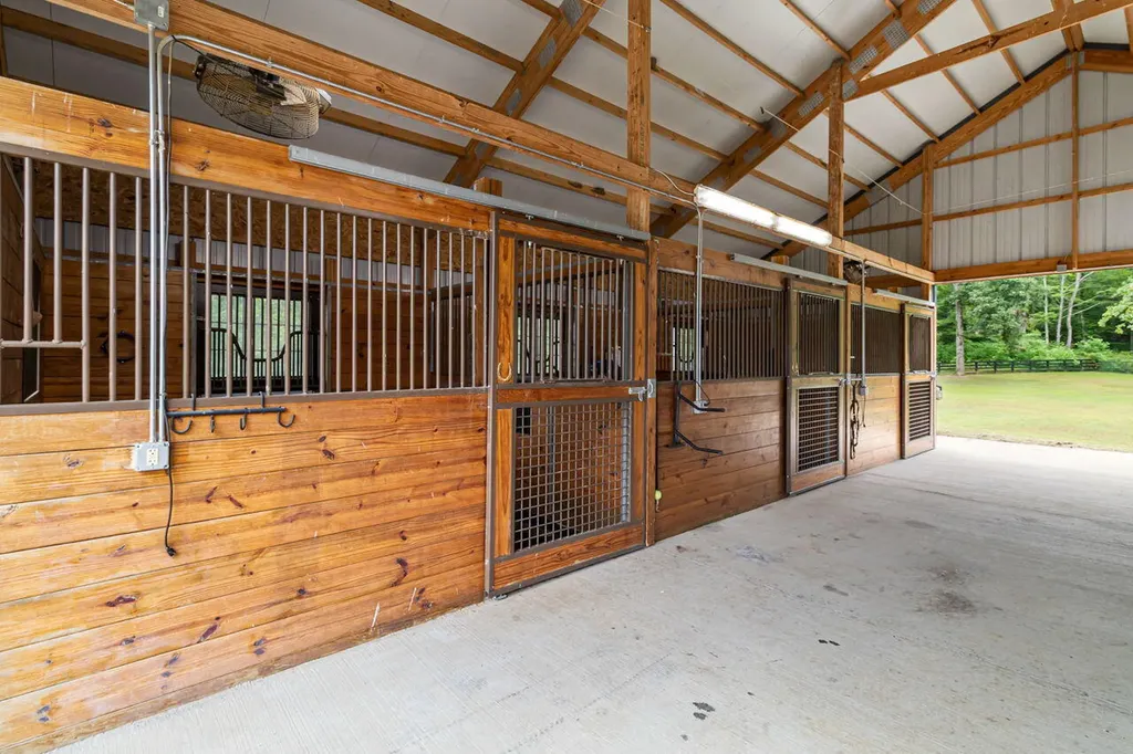 960 Jack Rakes Road Bradfordsville KY 40009