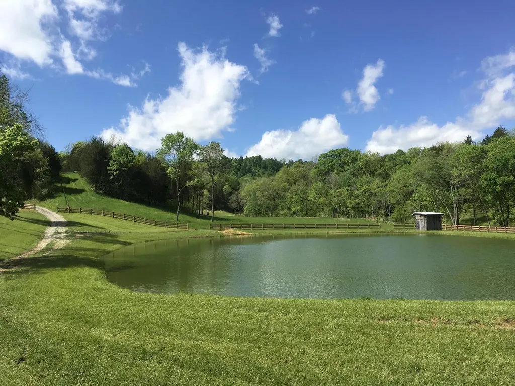 960 Jack Rakes Road Bradfordsville KY 40009