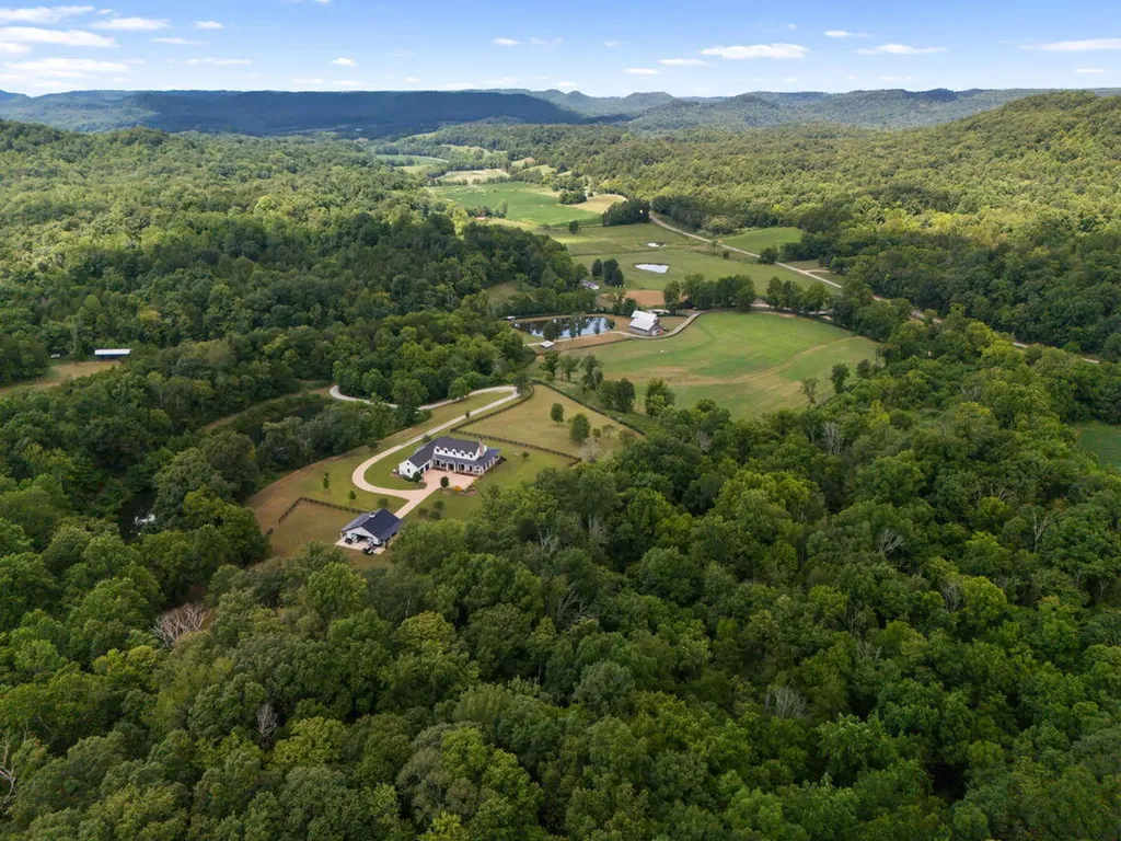 960 Jack Rakes Road Bradfordsville KY 40009
