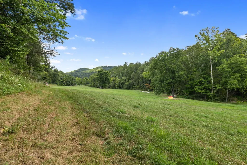 960 Jack Rakes Road Bradfordsville KY 40009