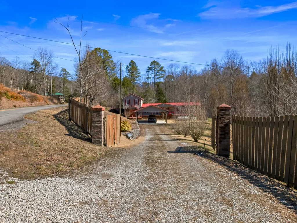 15379 State Highway 190 Pineville KY 40977