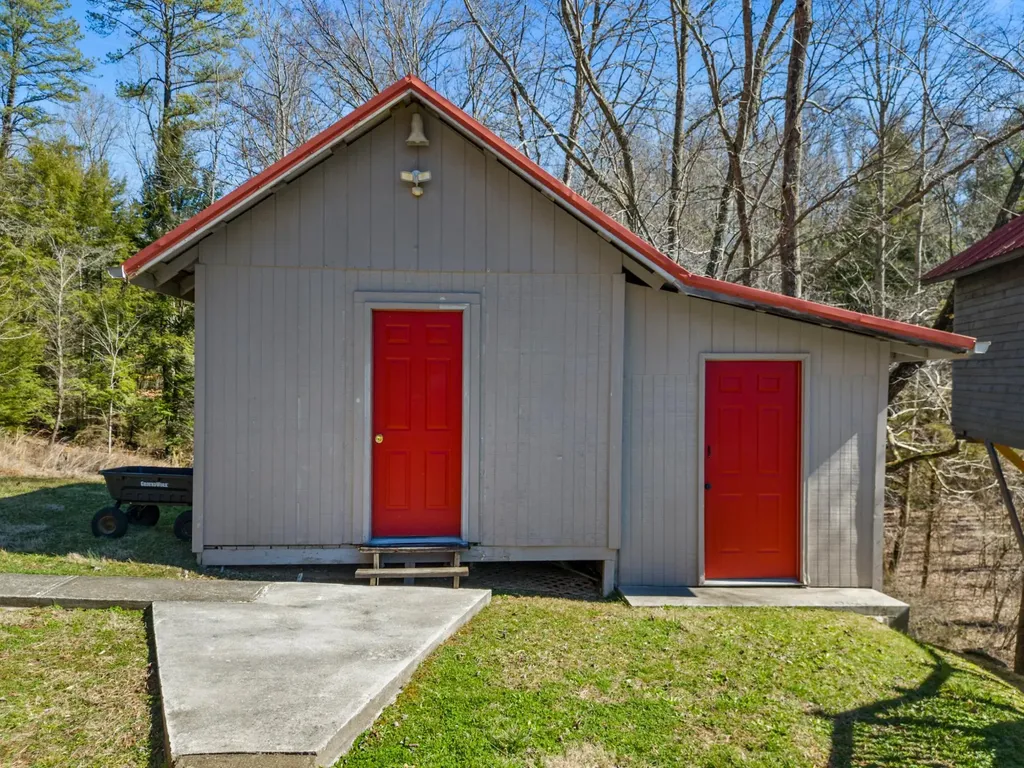 15379 State Highway 190 Pineville KY 40977