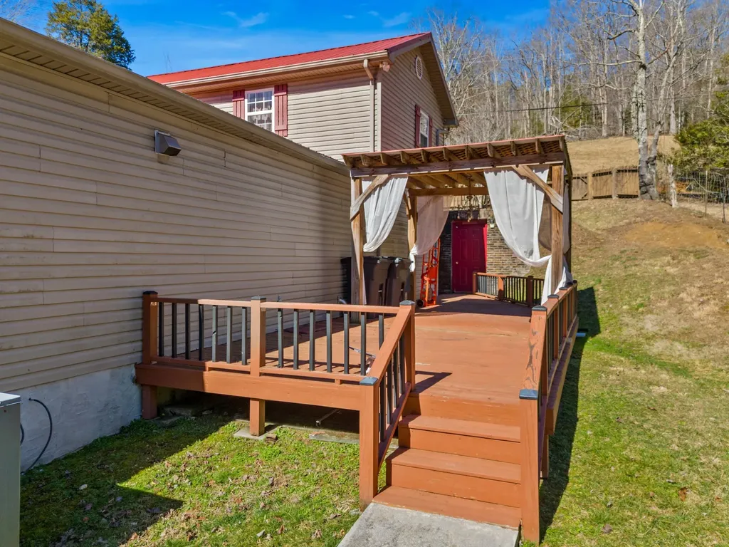 15379 State Highway 190 Pineville KY 40977