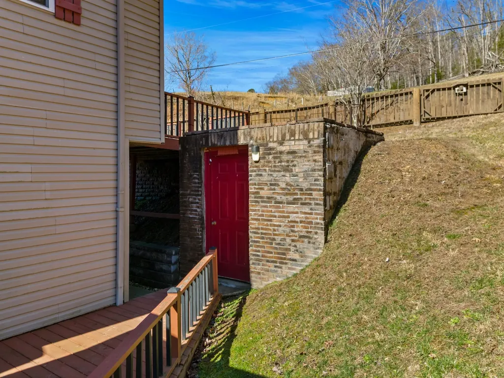 15379 State Highway 190 Pineville KY 40977