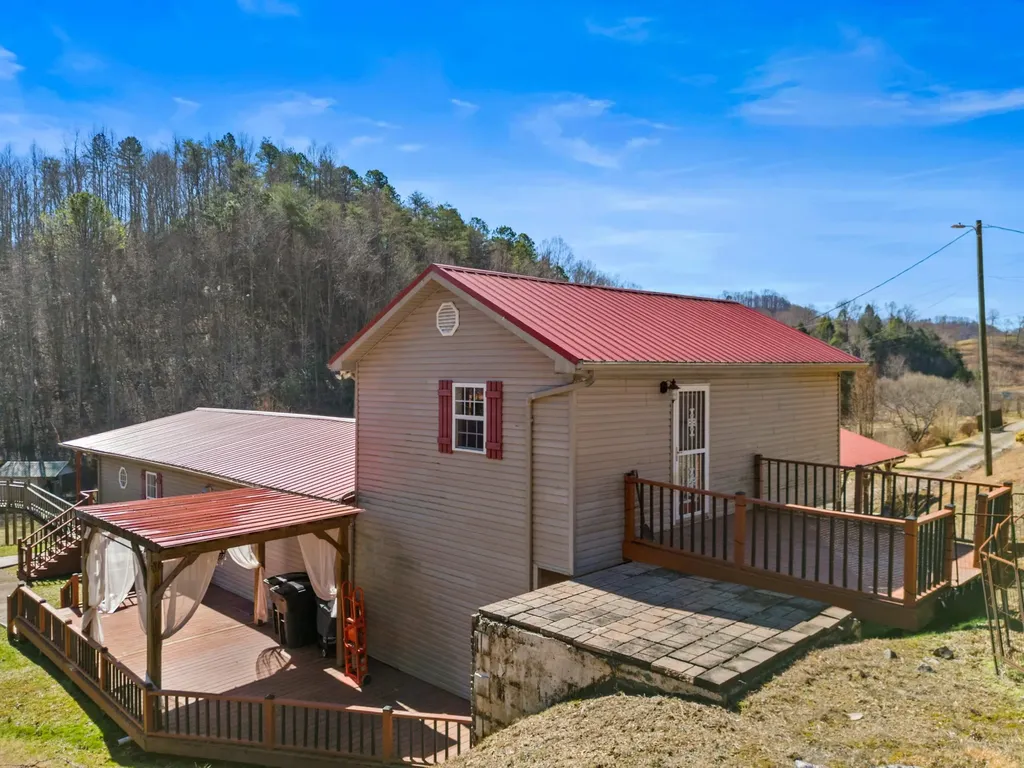 15379 State Highway 190 Pineville KY 40977