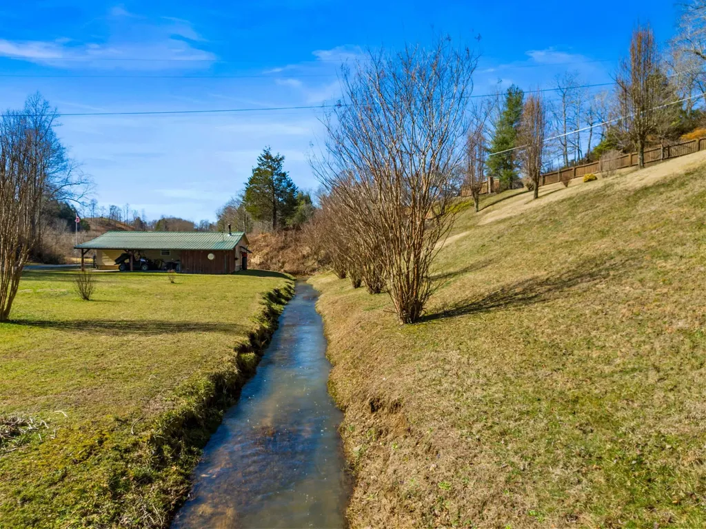 15379 State Highway 190 Pineville KY 40977