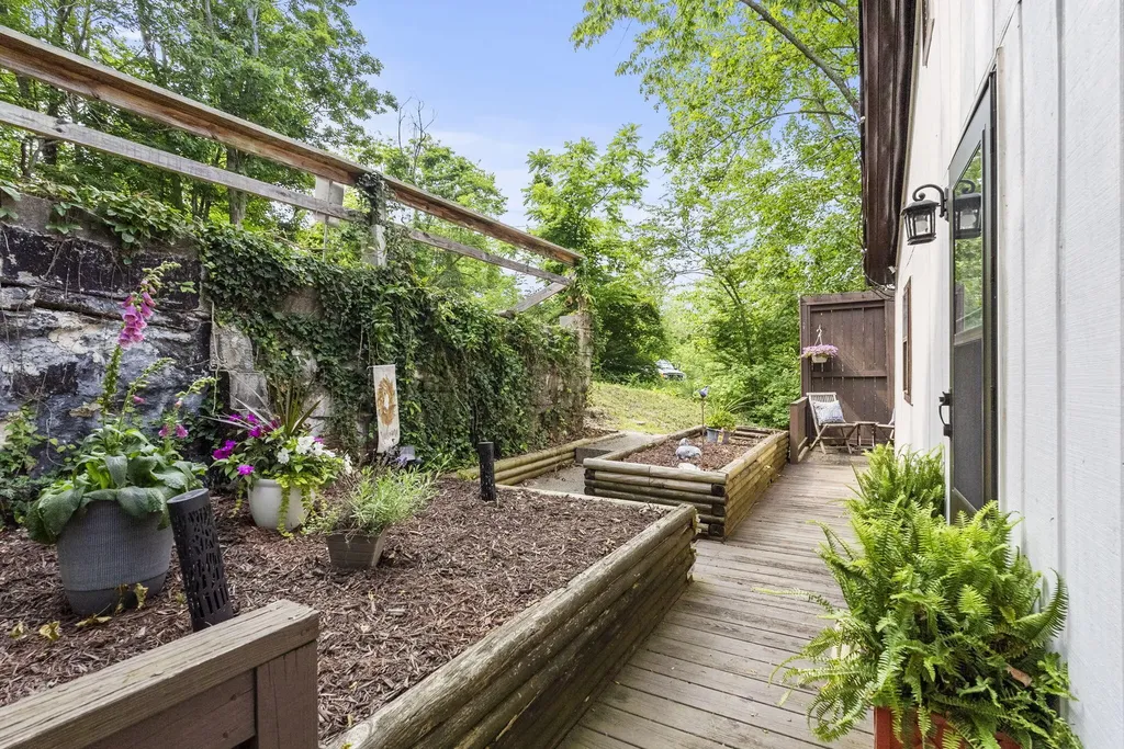 1686 Wells Landing Road Danville KY 40422