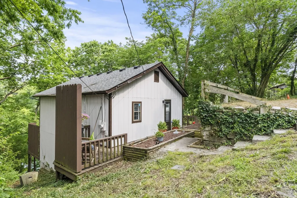 1686 Wells Landing Road Danville KY 40422